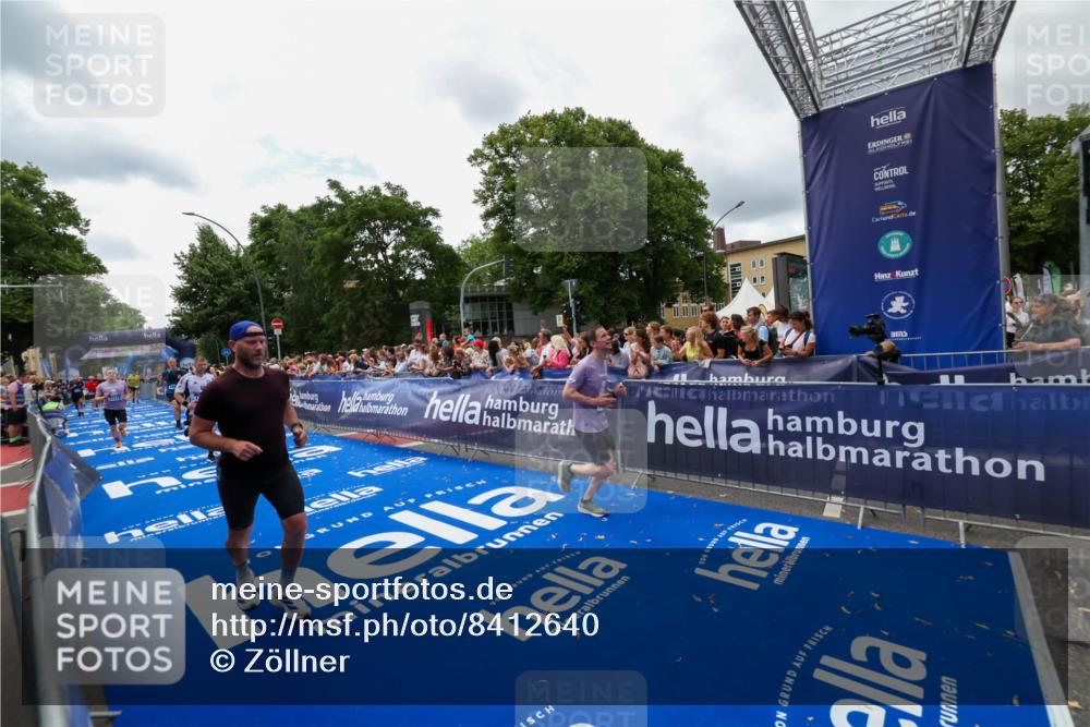 29.06.2025 - hella hamburg halbmarathon Zöllner http://msf.ph/oto/8412640 29.06.2025 10:46:57 Ziel 1139, 1689, 4091, 13940, 14385, 14594, 16081, 17172, 17492, 17892, 17979, 19105 meine-sportfotos.de