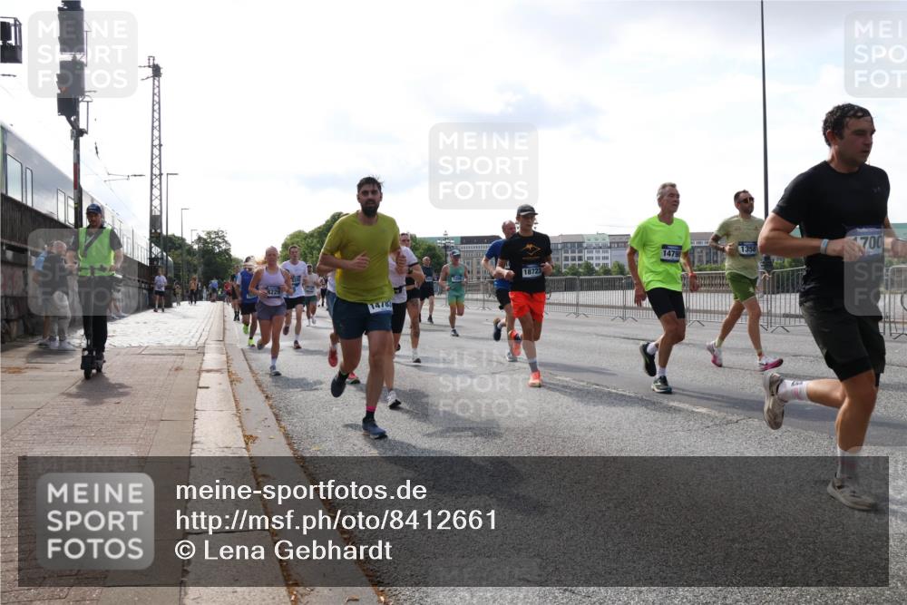 29.06.2025 - hella hamburg halbmarathon Lena Gebhardt http://msf.ph/oto/8412661 29.06.2025 09:50:31 Lombardsbrücke 18723, 4229, 14783, 14798, 1358, 700, 1209, 1358, 1615, 1675, 1688, 1697, 1700, 1803, 1882, 2415, 2568, 2675, 2719, 2826, 3332, 3626, 4205, 4229, 4380, 4398, 4823, 5248, 5409, 5436, 5472, 5508, 5745, 5752, 5791, 5803, 5916, 6080, 6458, 6529, 6649, 6686, 6687, 6704, 7026, 7774, 8450, 8958, 9017, 9116, 9294, 9302, 9365, 9711, 9979, 10064, 10218, 10783, 10894, 10922, 11281, 11284, 11305, 11379, 11767, 12292, 12540, 12554, 12895, 13725 meine-sportfotos.de