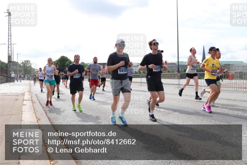 29.06.2025 - hella hamburg halbmarathon Lena Gebhardt http://msf.ph/oto/8412662 29.06.2025 10:17:16 Lombardsbrücke 558, 1356, 12100, 5930, 5929, 5023, 68195, 1083, 1117, 1137, 1204, 1240, 1298, 1331, 1348, 1356, 1403, 1477, 1553, 1602, 2225, 2305, 2860, 2908, 3210, 3450, 3464, 3466, 3622, 3802, 3803, 4194, 4852, 5023, 5390, 5929, 5930, 5995, 6126, 6128, 6328, 6520, 6522, 6786, 6948, 7011, 7114, 7115, 7257, 7291, 7345, 7360, 7376, 7410, 7445, 7566, 7647, 7844, 7924, 7928, 7945, 8210, 8253, 8263, 8309, 8351, 8433, 8513, 8558, 8895, 8983, 9152, 9208, 9259 meine-sportfotos.de