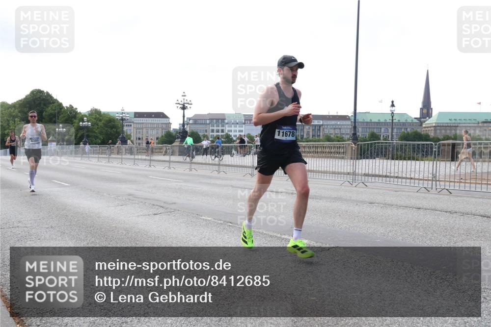 29.06.2025 - hella hamburg halbmarathon Lena Gebhardt http://msf.ph/oto/8412685 29.06.2025 09:39:43 Lombardsbrücke 6380, 11678, 51, 53, 4524, 6380, 6699, 11342, 11678, 13016, 14188, 14932, 14933, 15166, 16548, 17402, 18694, 18848, 19072, 19108 meine-sportfotos.de