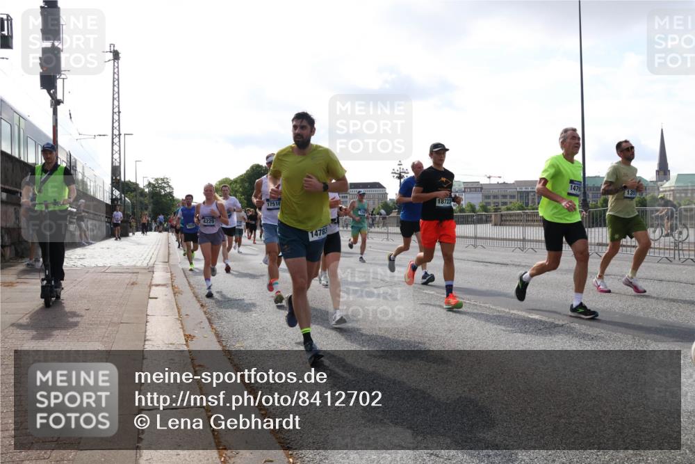 29.06.2025 - hella hamburg halbmarathon Lena Gebhardt http://msf.ph/oto/8412702 29.06.2025 09:50:32 Lombardsbrücke 4229, 17516, 14783, 18723, 1479, 135, 1209, 1358, 1615, 1675, 1688, 1697, 1700, 1803, 1882, 2415, 2568, 2675, 2719, 2826, 3332, 3626, 4205, 4229, 4380, 4398, 4823, 4893, 5248, 5409, 5436, 5472, 5508, 5745, 5752, 5791, 5803, 5916, 6080, 6458, 6529, 6649, 6686, 6687, 6704, 7026, 7774, 8450, 8958, 9017, 9116, 9294, 9302, 9365, 9711, 10064, 10218, 10783, 10894, 10922, 11281, 11284, 11305, 11379, 11767, 12292, 12540, 12554, 12895, 13725 meine-sportfotos.de