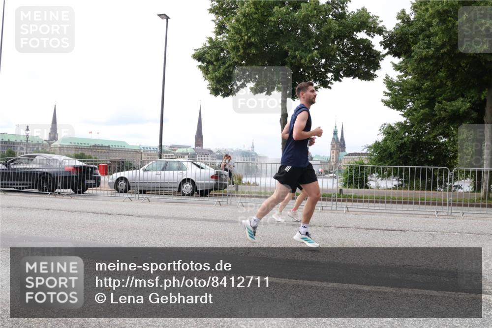 29.06.2025 - hella hamburg halbmarathon Lena Gebhardt http://msf.ph/oto/8412711 29.06.2025 10:25:44 Lombardsbrücke 1093, 1305, 1479, 1481, 1627, 2278, 3343, 3765, 4378, 4797, 5028, 5497, 5564, 6663, 6869, 8881, 9811, 9927, 10104, 10219, 10845, 10846, 11139, 11157, 11596, 11662, 11699, 11828, 11859, 12074, 12505, 12838, 12945, 12946, 13510, 13653, 13842, 14179, 14223, 14936, 15016, 15119, 15283, 16289, 16354, 16381, 16421, 16422, 16927, 17369 meine-sportfotos.de