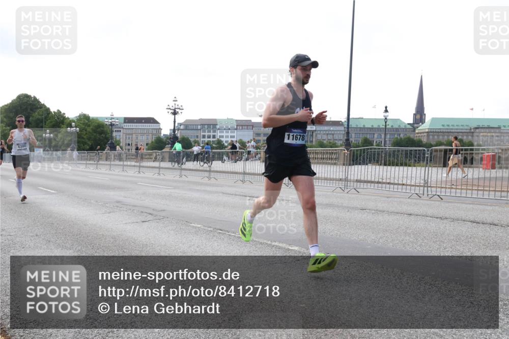29.06.2025 - hella hamburg halbmarathon Lena Gebhardt http://msf.ph/oto/8412718 29.06.2025 09:39:43 Lombardsbrücke 6380, 11678, 51, 53, 4524, 6380, 6699, 11342, 11678, 13016, 14188, 14932, 14933, 15166, 16548, 17402, 18694, 18848, 19072, 19108 meine-sportfotos.de