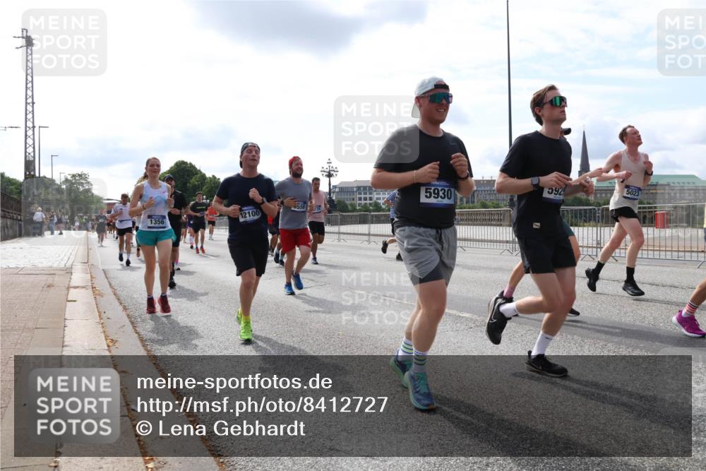 29.06.2025 - hella hamburg halbmarathon Lena Gebhardt http://msf.ph/oto/8412727 29.06.2025 10:17:16 Lombardsbrücke 5558, 1356, 12100, 126, 5930, 592, 5023, 1083, 1117, 1137, 1204, 1240, 1298, 1331, 1348, 1356, 1403, 1477, 1553, 1602, 2225, 2305, 2860, 2908, 3210, 3450, 3464, 3466, 3622, 3802, 3803, 4194, 4852, 5023, 5390, 5929, 5930, 5995, 6126, 6128, 6328, 6520, 6522, 6786, 6948, 7011, 7114, 7115, 7257, 7291, 7345, 7360, 7376, 7410, 7445, 7566, 7647, 7844, 7924, 7928, 7945, 8210, 8253, 8263, 8309, 8351, 8433, 8513, 8558, 8895, 8983, 9152, 9208, 9259 meine-sportfotos.de