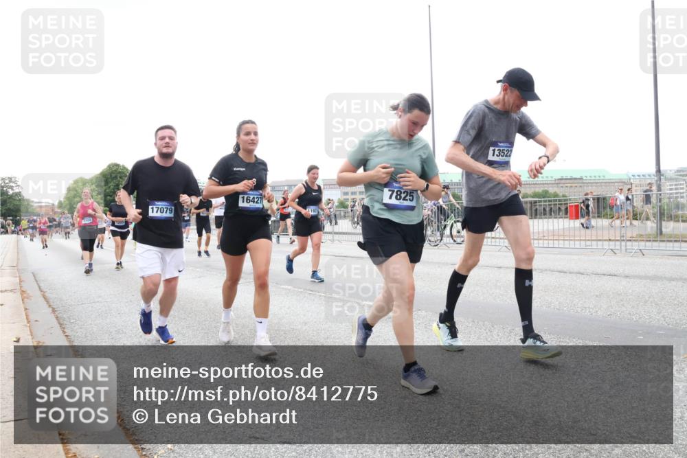 29.06.2025 - hella hamburg halbmarathon Lena Gebhardt http://msf.ph/oto/8412775 29.06.2025 10:51:16 Lombardsbrücke 1404, 1203, 17079, 16427, 7825, 13522, 1129, 1203, 1208, 1404, 1478, 1617, 1997, 2202, 2308, 2358, 2380, 2484, 2485, 2736, 2778, 2859, 3934, 4156, 4652, 4713, 4771, 4808, 4848, 4878, 4920, 5286, 5289, 5357, 5394, 5530, 6091, 6178, 6945, 6954, 6961, 7012, 7141, 7769, 7770, 7771, 7825, 7841, 7871, 7992, 8040, 8200, 8410, 8672, 8779, 8986, 9166, 9167, 9582, 9583, 9763, 10029, 10496, 10552, 10614, 10636, 11034, 11052, 11252, 11268, 11575, 11577, 14534 meine-sportfotos.de