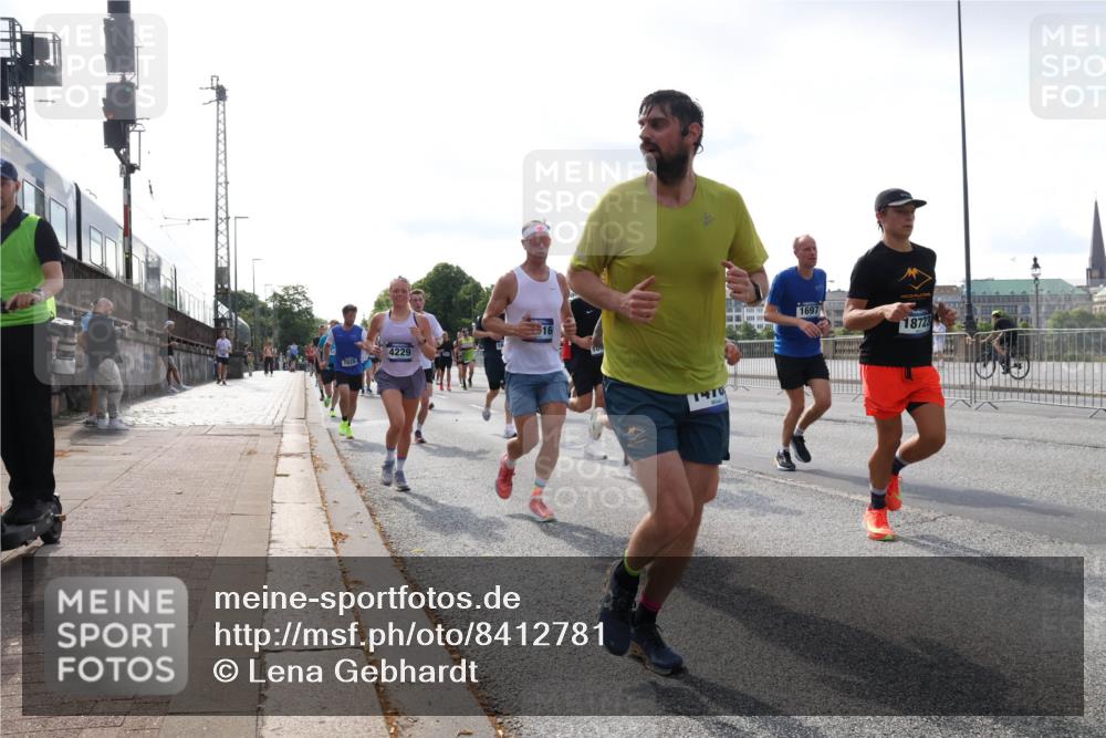 29.06.2025 - hella hamburg halbmarathon Lena Gebhardt http://msf.ph/oto/8412781 29.06.2025 09:50:32 Lombardsbrücke 7026, 4229, 1470, 1697, 18723, 1209, 1358, 1615, 1675, 1688, 1697, 1700, 1803, 1882, 2415, 2568, 2675, 2719, 2826, 3332, 3626, 4205, 4229, 4380, 4398, 4823, 4893, 5248, 5409, 5436, 5472, 5508, 5745, 5752, 5791, 5803, 5916, 6080, 6458, 6529, 6649, 6686, 6687, 6704, 7026, 7774, 8450, 8958, 9017, 9116, 9294, 9302, 9365, 9711, 10064, 10218, 10783, 10894, 10922, 11281, 11284, 11305, 11379, 11767, 12292, 12540, 12554, 12895, 13725 meine-sportfotos.de