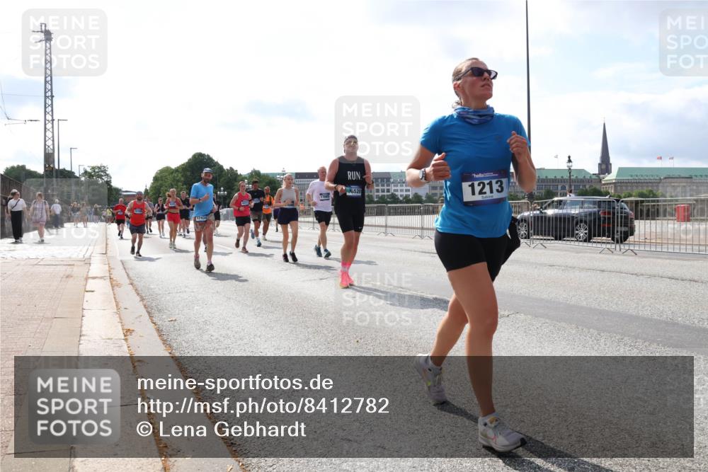 29.06.2025 - hella hamburg halbmarathon Lena Gebhardt http://msf.ph/oto/8412782 29.06.2025 10:04:42 Lombardsbrücke 17434, 5520, 1213, 1126, 1213, 1316, 1347, 1377, 1559, 1674, 2011, 2463, 2628, 2698, 2852, 2979, 3994, 4146, 4293, 4394, 4538, 4587, 4951, 5354, 5365, 5869, 5976, 6311, 6709, 8049, 8217, 9019, 9489, 10100, 10213, 10709, 10756, 10834, 10962, 11088, 11551, 11582, 11595, 12004, 12005, 12125, 12924, 12998, 13242, 13533, 13625, 14340, 14436, 14917, 15532, 16128, 16134, 16145, 16357, 16579, 16753, 16989, 16995, 17071, 17112, 17113, 17434, 17437, 17814, 17818 meine-sportfotos.de