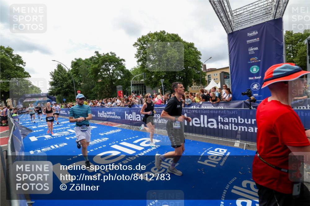 29.06.2025 - hella hamburg halbmarathon Zöllner http://msf.ph/oto/8412783 29.06.2025 10:47:06 Ziel 1460, 1689, 4377, 5472, 6700, 9794, 10122, 12579, 13728, 14415, 14449, 14594, 14783, 15825, 16081, 17979 meine-sportfotos.de