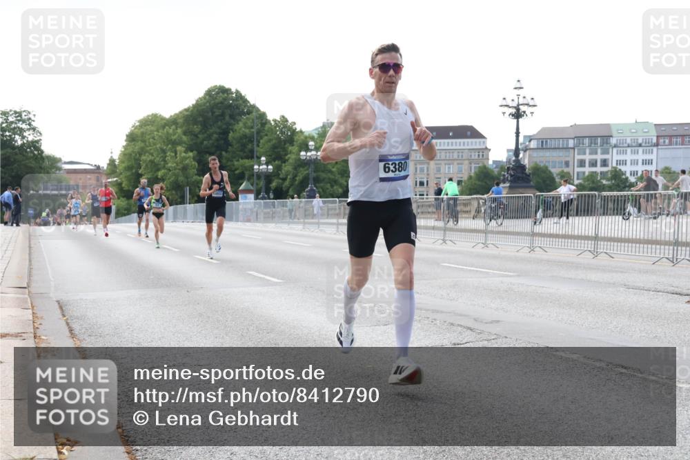 29.06.2025 - hella hamburg halbmarathon Lena Gebhardt http://msf.ph/oto/8412790 29.06.2025 09:39:45 Lombardsbrücke 4454, 6380, 51, 53, 2144, 4524, 6380, 6699, 11342, 11678, 13016, 14188, 14932, 14933, 15166, 16548, 17402, 18694, 18848, 19072, 19108 meine-sportfotos.de