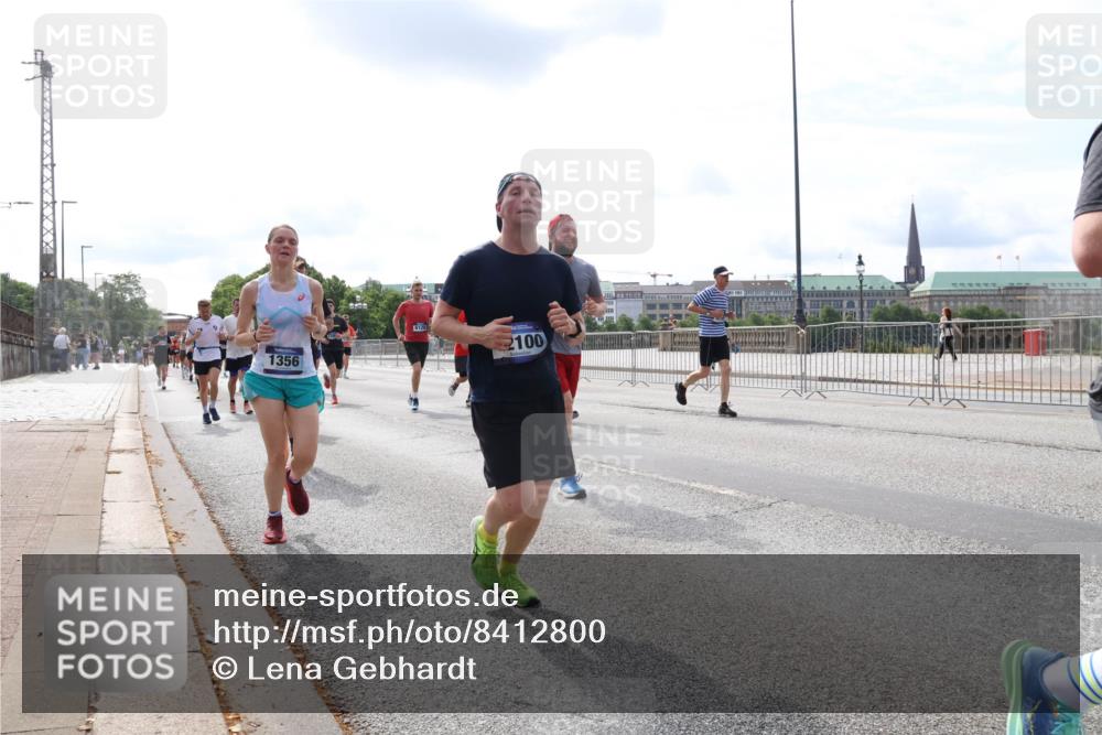 29.06.2025 - hella hamburg halbmarathon Lena Gebhardt http://msf.ph/oto/8412800 29.06.2025 10:17:17 Lombardsbrücke 1356, 6123, 2100, 1083, 1137, 1204, 1298, 1331, 1348, 1356, 1403, 1477, 1553, 1602, 2225, 2305, 2860, 2908, 3210, 3450, 3464, 3466, 3622, 3802, 3803, 4194, 4852, 5023, 5390, 5929, 5930, 5995, 6126, 6128, 6328, 6520, 6522, 6786, 6948, 7011, 7114, 7115, 7257, 7291, 7345, 7360, 7376, 7410, 7445, 7566, 7647, 7844, 7924, 7928, 7945, 8210, 8253, 8263, 8309, 8351, 8433, 8513, 8558, 8895, 8983, 9152, 9259, 9848 meine-sportfotos.de