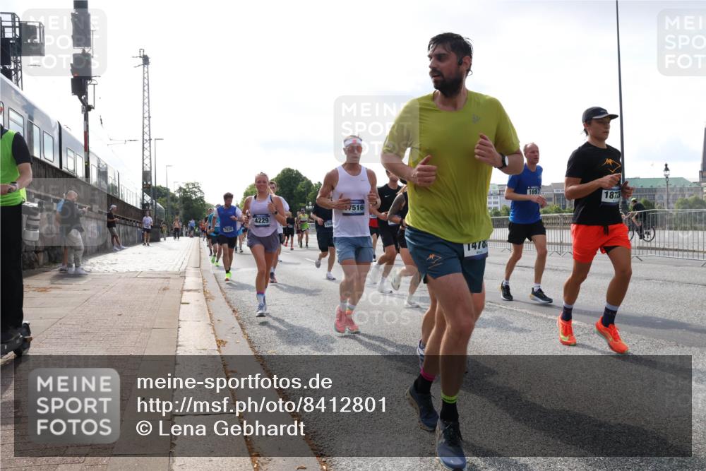 29.06.2025 - hella hamburg halbmarathon Lena Gebhardt http://msf.ph/oto/8412801 29.06.2025 09:50:32 Lombardsbrücke 7026, 4229, 17516, 1470, 1697, 187, 1209, 1358, 1615, 1675, 1688, 1697, 1700, 1803, 1882, 2415, 2568, 2675, 2719, 2826, 3332, 3626, 4205, 4229, 4380, 4398, 4823, 4893, 5248, 5409, 5436, 5472, 5508, 5745, 5752, 5791, 5803, 5916, 6080, 6458, 6529, 6649, 6686, 6687, 6704, 7026, 7774, 8450, 8958, 9017, 9116, 9294, 9302, 9365, 9711, 10064, 10218, 10783, 10894, 10922, 11281, 11284, 11305, 11379, 11767, 12292, 12540, 12554, 12895, 13725 meine-sportfotos.de