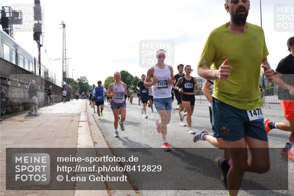 29.06.2025 - hella hamburg halbmarathon Lena Gebhardt http://msf.ph/oto/8412829 29.06.2025 09:50:32 Lombardsbrücke 17516, 4380, 18449, 7026, 4229, 1478, 1209, 1358, 1615, 1675, 1688, 1697, 1700, 1803, 1882, 2415, 2568, 2675, 2719, 2826, 3332, 3626, 4205, 4229, 4380, 4398, 4823, 4893, 5248, 5409, 5436, 5472, 5508, 5745, 5752, 5791, 5803, 5916, 6080, 6458, 6529, 6649, 6686, 6687, 6704, 7026, 7774, 8450, 8958, 9017, 9116, 9294, 9302, 9365, 9711, 10064, 10218, 10783, 10894, 10922, 11281, 11284, 11305, 11379, 11767, 12292, 12540, 12554, 12895, 13725 meine-sportfotos.de