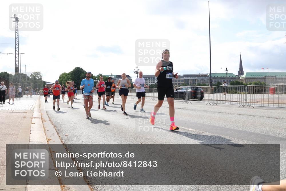 29.06.2025 - hella hamburg halbmarathon Lena Gebhardt http://msf.ph/oto/8412843 29.06.2025 10:04:42 Lombardsbrücke 17434, 18520, 1126, 1213, 1316, 1347, 1377, 1559, 1674, 2011, 2463, 2628, 2698, 2852, 2979, 3994, 4146, 4293, 4394, 4538, 4587, 4951, 5354, 5365, 5869, 5976, 6311, 6709, 8049, 8217, 9019, 9489, 10100, 10213, 10709, 10756, 10834, 10962, 11088, 11551, 11582, 11595, 12004, 12005, 12125, 12924, 12998, 13242, 13533, 13625, 14340, 14436, 14917, 15532, 16128, 16134, 16145, 16357, 16579, 16753, 16989, 16995, 17071, 17112, 17113, 17434, 17437, 17814, 17818 meine-sportfotos.de