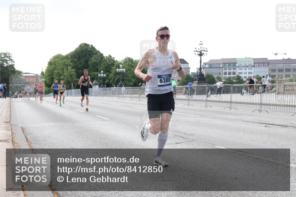 29.06.2025 - hella hamburg halbmarathon Lena Gebhardt http://msf.ph/oto/8412850 29.06.2025 09:39:45 Lombardsbrücke 6380, 51, 53, 2144, 4524, 6380, 6699, 11342, 11678, 13016, 14188, 14932, 14933, 15166, 16548, 17402, 18694, 18848, 19072, 19108 meine-sportfotos.de