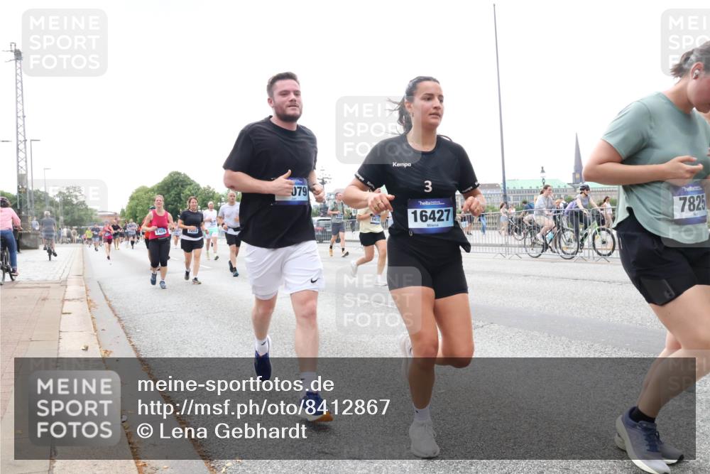 29.06.2025 - hella hamburg halbmarathon Lena Gebhardt http://msf.ph/oto/8412867 29.06.2025 10:51:16 Lombardsbrücke 079, 1415, 3, 16427, 7825, 1129, 1203, 1208, 1404, 1478, 1617, 1997, 2202, 2308, 2358, 2380, 2484, 2485, 2736, 2778, 2859, 3934, 4156, 4652, 4713, 4771, 4808, 4848, 4878, 4920, 5286, 5289, 5357, 5394, 5530, 6091, 6178, 6945, 6954, 6961, 7012, 7141, 7769, 7770, 7771, 7825, 7841, 7871, 7992, 8040, 8200, 8410, 8672, 8779, 8986, 9166, 9167, 9582, 9583, 9763, 10029, 10496, 10552, 10614, 10636, 11034, 11052, 11252, 11268, 11575, 11577, 14534 meine-sportfotos.de