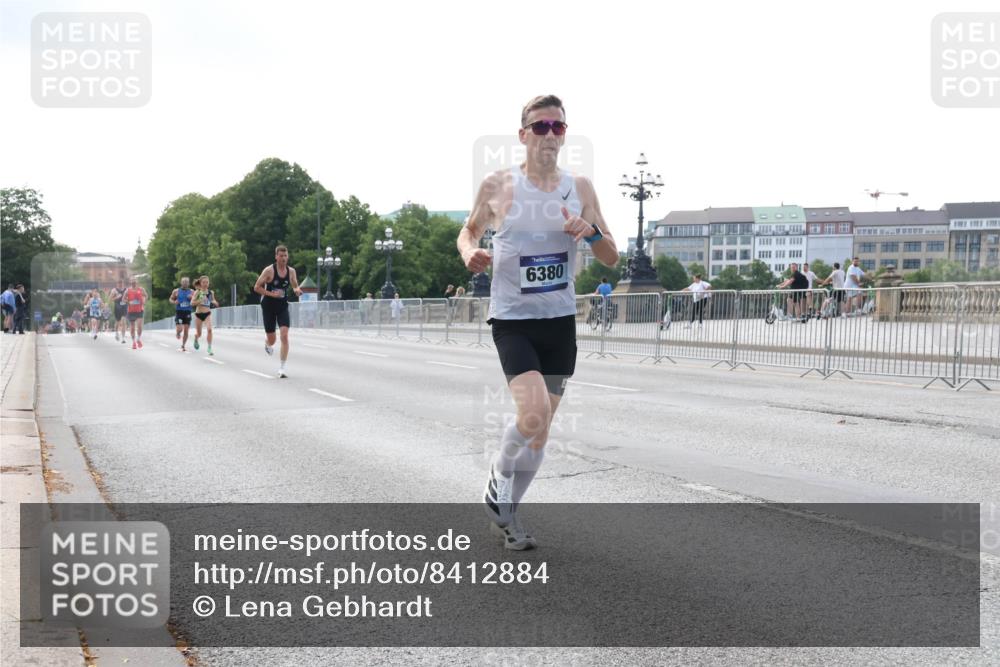 29.06.2025 - hella hamburg halbmarathon Lena Gebhardt http://msf.ph/oto/8412884 29.06.2025 09:39:45 Lombardsbrücke 414, 6380, 51, 53, 2144, 4524, 6380, 6699, 11342, 11678, 13016, 14188, 14932, 14933, 15166, 16548, 17402, 18694, 18848, 19072, 19108 meine-sportfotos.de