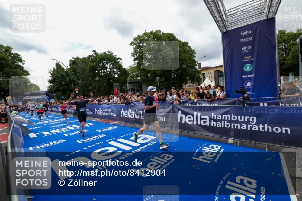 29.06.2025 - hella hamburg halbmarathon Zöllner http://msf.ph/oto/8412904 29.06.2025 10:47:13 Ziel 1460, 2623, 4093, 6373, 6700, 6716, 7480, 7908, 10208, 10211, 12579, 13007, 15684, 17718, 17915 meine-sportfotos.de