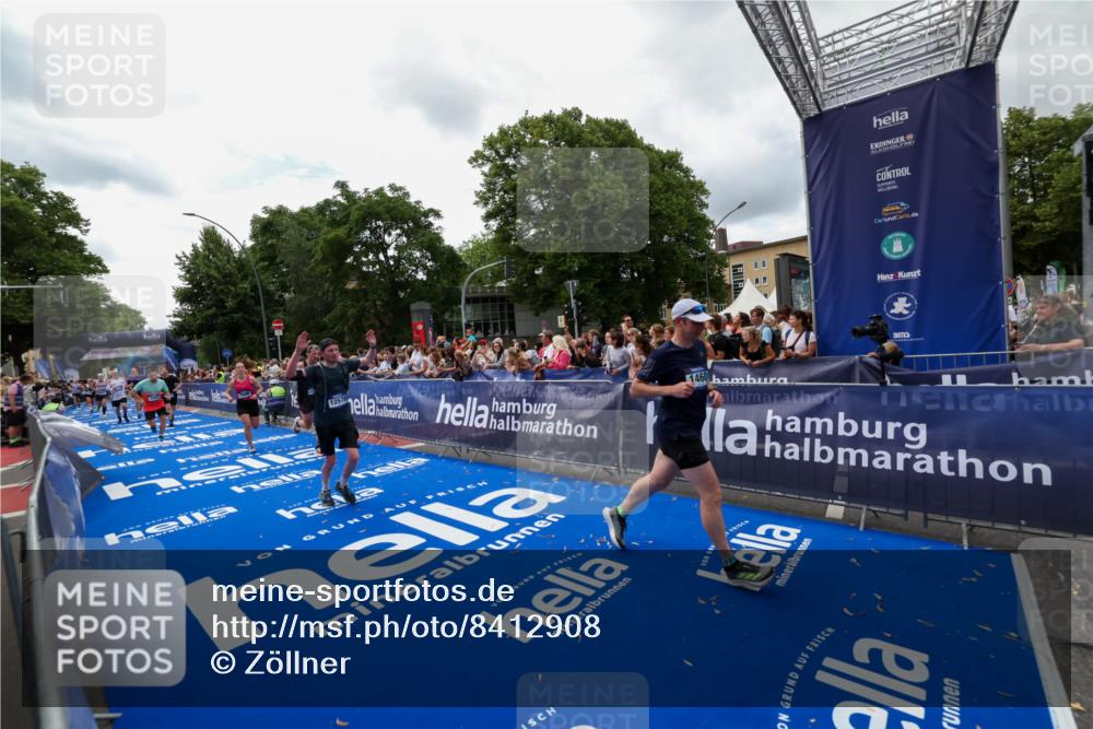 29.06.2025 - hella hamburg halbmarathon Zöllner http://msf.ph/oto/8412908 29.06.2025 10:47:13 Ziel 1460, 2623, 4093, 6373, 6700, 6716, 7480, 7908, 10208, 10211, 12579, 13007, 15684, 17718, 17915 meine-sportfotos.de