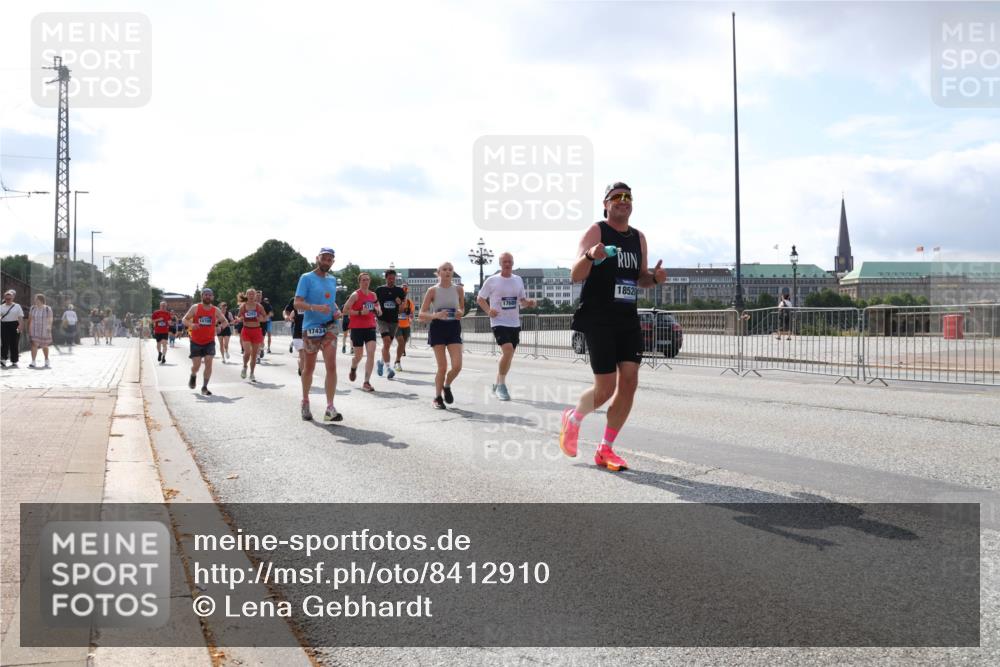 29.06.2025 - hella hamburg halbmarathon Lena Gebhardt http://msf.ph/oto/8412910 29.06.2025 10:04:43 Lombardsbrücke 1070, 17434, 6311, 17685, 18520, 1126, 1213, 1316, 1347, 1377, 1559, 1674, 2011, 2463, 2628, 2698, 2852, 2979, 3994, 4146, 4293, 4394, 4538, 4587, 4951, 5354, 5365, 5869, 5976, 6311, 6709, 7302, 8049, 8217, 9019, 9489, 10100, 10213, 10709, 10834, 10962, 11088, 11551, 11582, 11595, 12125, 12924, 12998, 13242, 13533, 13625, 14340, 14436, 14917, 15532, 16128, 16134, 16145, 16357, 16579, 16753, 16989, 16995, 17071, 17112, 17113, 17434, 17814, 17818 meine-sportfotos.de