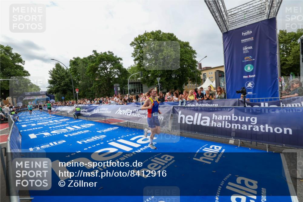 29.06.2025 - hella hamburg halbmarathon Zöllner http://msf.ph/oto/8412916 29.06.2025 10:23:50 Ziel 5301, 6699, 9151, 9447, 10780 meine-sportfotos.de
