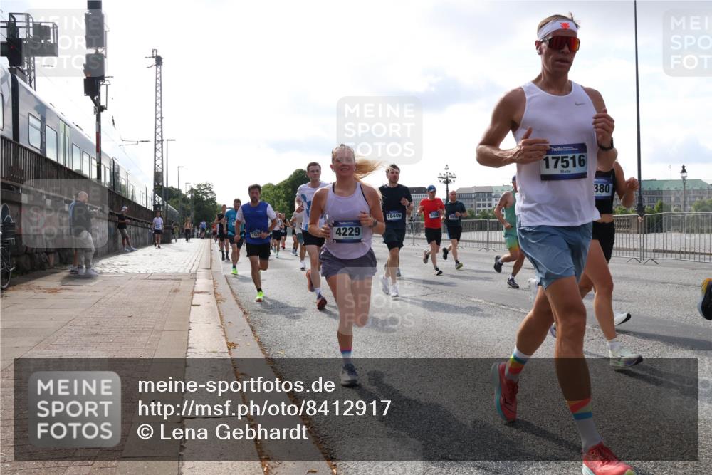 29.06.2025 - hella hamburg halbmarathon Lena Gebhardt http://msf.ph/oto/8412917 29.06.2025 09:50:33 Lombardsbrücke 702, 4229, 18449, 17516, 380, 1209, 1358, 1675, 1688, 1697, 1700, 1803, 1882, 2415, 2568, 2675, 2719, 2826, 3332, 3626, 4205, 4229, 4380, 4398, 4823, 4893, 5409, 5436, 5472, 5508, 5745, 5752, 5791, 5803, 5916, 6080, 6458, 6529, 6649, 6686, 6687, 6704, 7026, 7774, 8450, 8958, 9017, 9116, 9302, 9365, 9711, 10064, 10218, 10783, 10894, 10922, 11281, 11284, 11305, 11379, 11767, 12292, 12540, 12554, 12895, 13725 meine-sportfotos.de
