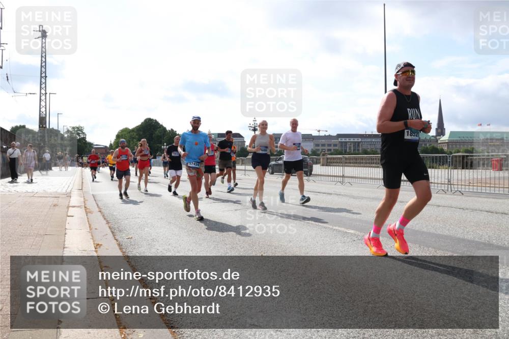 29.06.2025 - hella hamburg halbmarathon Lena Gebhardt http://msf.ph/oto/8412935 29.06.2025 10:04:43 Lombardsbrücke 30709, 17434, 11, 1852, 1126, 1213, 1316, 1347, 1377, 1559, 1674, 2011, 2463, 2628, 2698, 2852, 2979, 3994, 4146, 4293, 4394, 4538, 4587, 4951, 5354, 5365, 5869, 5976, 6311, 6709, 7302, 8049, 8217, 9019, 9489, 10100, 10213, 10709, 10834, 10962, 11088, 11551, 11582, 11595, 12125, 12924, 12998, 13242, 13533, 13625, 14340, 14436, 14917, 15532, 16128, 16134, 16145, 16357, 16579, 16753, 16989, 16995, 17071, 17112, 17113, 17434, 17814, 17818 meine-sportfotos.de