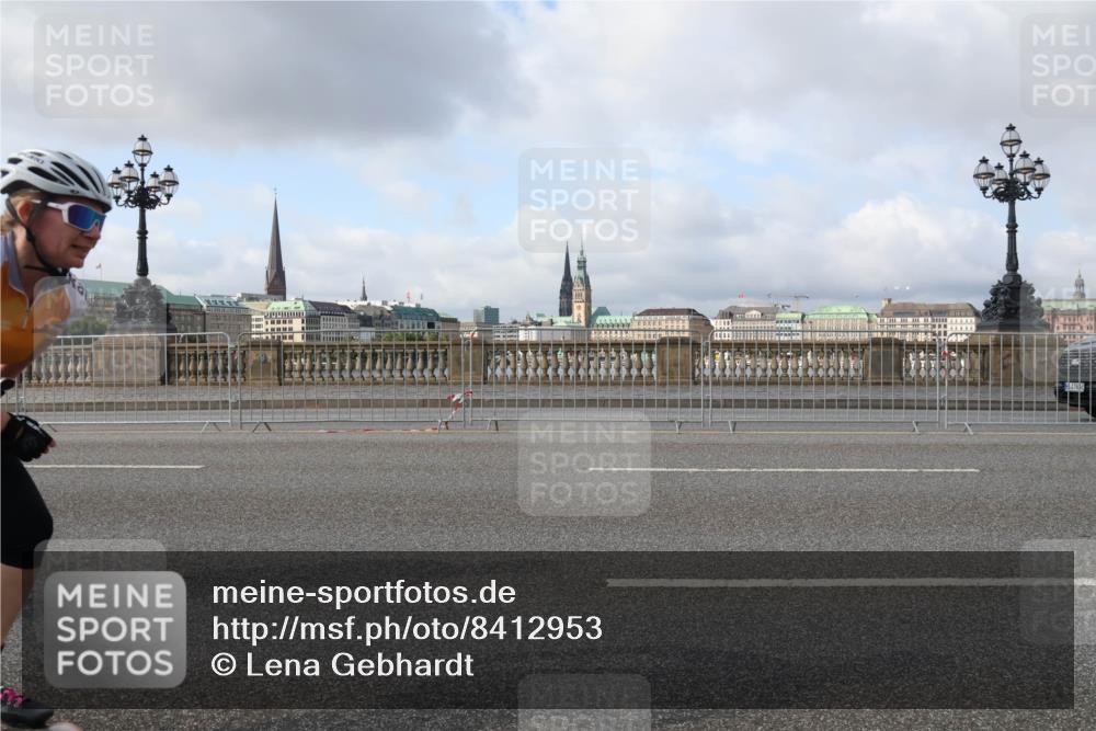 29.06.2025 - hella hamburg halbmarathon Lena Gebhardt http://msf.ph/oto/8412953 29.06.2025 08:55:43 Lombardsbrücke  meine-sportfotos.de