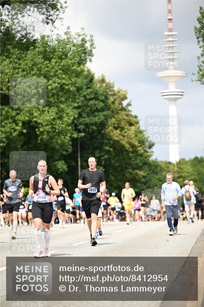 29.06.2025 - hella hamburg halbmarathon Dr. Thomas Lammeyer http://msf.ph/oto/8412954 29.06.2025 10:43:42 Kennedybrücke 1232, 2092, 2498, 2893, 3353, 4855, 6112, 6321, 6342, 6343, 6611, 7053, 7125, 7263, 7501, 7684, 7815, 8243, 8367, 8457, 8783, 9393, 9708, 10001, 10315, 10516, 10554, 10604, 10696, 10888, 11129, 11313, 11381, 11382 meine-sportfotos.de