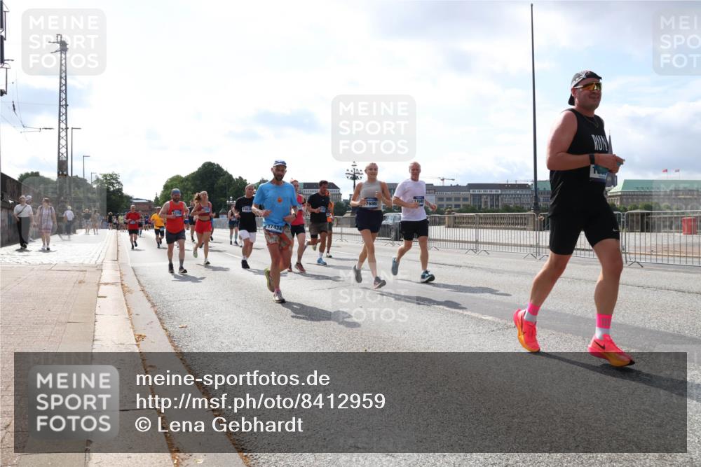 29.06.2025 - hella hamburg halbmarathon Lena Gebhardt http://msf.ph/oto/8412959 29.06.2025 10:04:43 Lombardsbrücke 10834, 17434, 7686, 17685, 1126, 1213, 1316, 1347, 1377, 1559, 1674, 2011, 2463, 2628, 2698, 2852, 2979, 3994, 4146, 4293, 4394, 4538, 4587, 4951, 5354, 5365, 5869, 5976, 6311, 6709, 7302, 8049, 8217, 9019, 9489, 10100, 10213, 10709, 10834, 10962, 11088, 11551, 11582, 11595, 12125, 12924, 12998, 13242, 13533, 13625, 14340, 14436, 14917, 15532, 16128, 16134, 16145, 16357, 16579, 16753, 16989, 16995, 17071, 17112, 17113, 17434, 17814, 17818 meine-sportfotos.de