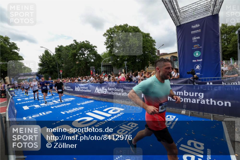 29.06.2025 - hella hamburg halbmarathon Zöllner http://msf.ph/oto/8412976 29.06.2025 10:47:16 Ziel 2623, 4093, 6134, 6373, 6716, 7480, 7908, 10208, 10211, 13007, 13672, 15684, 16286, 17718, 17915, 18856 meine-sportfotos.de