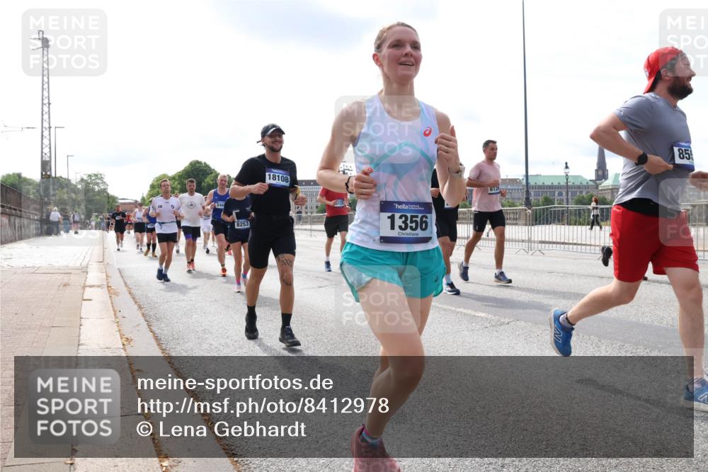 29.06.2025 - hella hamburg halbmarathon Lena Gebhardt http://msf.ph/oto/8412978 29.06.2025 10:17:18 Lombardsbrücke 346, 8253, 18108, 128, 1356, 6126, 85, 1083, 1137, 1204, 1298, 1331, 1348, 1356, 1477, 1553, 1602, 2225, 2259, 2305, 2860, 2908, 3210, 3450, 3464, 3466, 3622, 3802, 3803, 4194, 4852, 5023, 5390, 5929, 5930, 5995, 6126, 6128, 6328, 6520, 6522, 6786, 6948, 7011, 7114, 7115, 7257, 7291, 7345, 7360, 7376, 7410, 7445, 7566, 7647, 7844, 7924, 7928, 7945, 8210, 8253, 8263, 8309, 8351, 8433, 8513, 8558, 8895, 8983, 9152, 9259, 9848 meine-sportfotos.de
