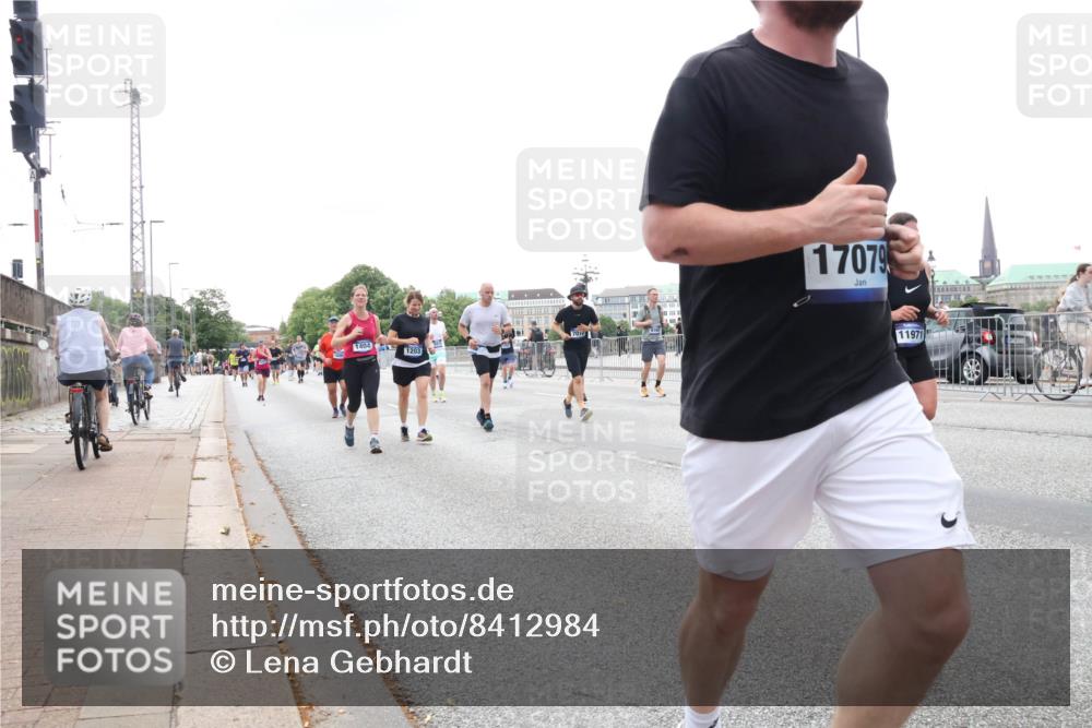 29.06.2025 - hella hamburg halbmarathon Lena Gebhardt http://msf.ph/oto/8412984 29.06.2025 10:51:17 Lombardsbrücke 1404, 1203, 17079, 11971, 1129, 1203, 1208, 1404, 1478, 1617, 1997, 2202, 2308, 2358, 2380, 2484, 2485, 2736, 2778, 2859, 3934, 4156, 4652, 4713, 4748, 4771, 4808, 4848, 4878, 4920, 5286, 5289, 5357, 5394, 5530, 6091, 6178, 6945, 6954, 6961, 7012, 7141, 7769, 7770, 7771, 7825, 7841, 7871, 7992, 8040, 8125, 8200, 8410, 8672, 8779, 8986, 9166, 9167, 9582, 9583, 9763, 10029, 10496, 10552, 10614, 10636, 11034, 11052, 11252, 11268, 11575, 11577, 14534 meine-sportfotos.de