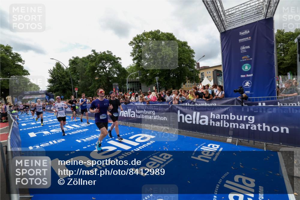 29.06.2025 - hella hamburg halbmarathon Zöllner http://msf.ph/oto/8412989 29.06.2025 10:47:17 Ziel 2623, 6134, 6168, 6373, 6716, 7480, 10208, 10211, 13007, 13672, 16286, 17718, 17915, 18856 meine-sportfotos.de