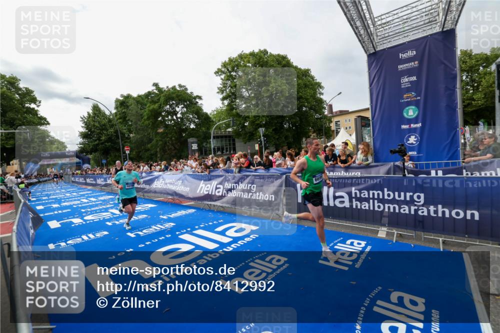 29.06.2025 - hella hamburg halbmarathon Zöllner http://msf.ph/oto/8412992 29.06.2025 10:23:54 Ziel 6699, 7963, 9447, 10780, 12360 meine-sportfotos.de