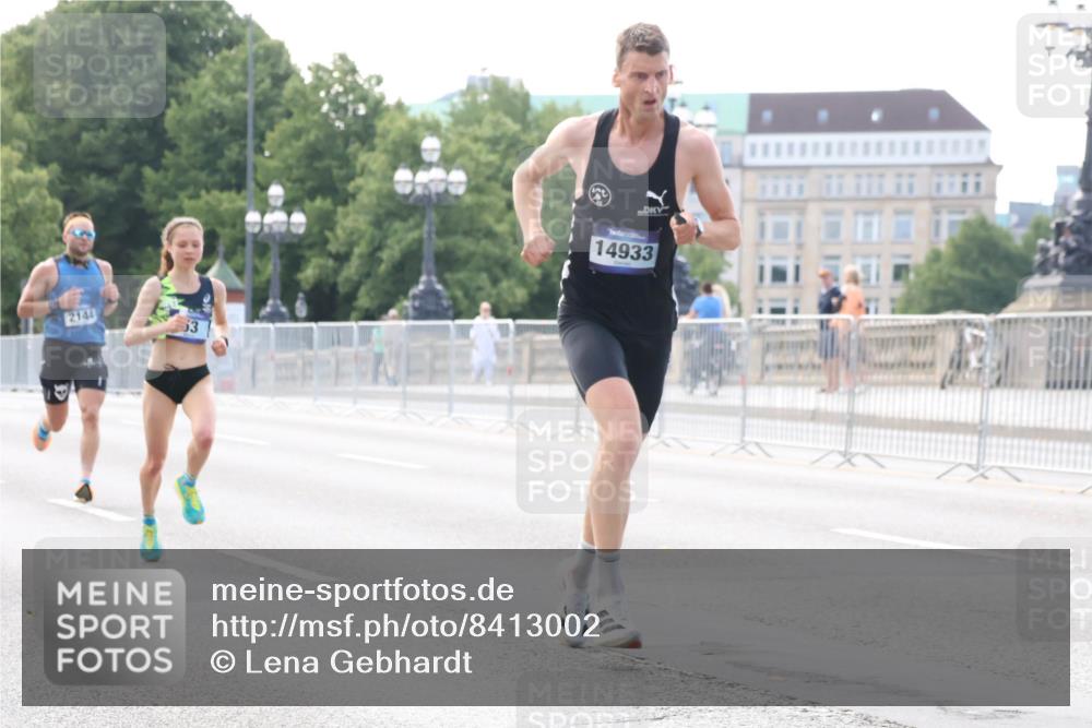 29.06.2025 - hella hamburg halbmarathon Lena Gebhardt http://msf.ph/oto/8413002 29.06.2025 09:39:48 Lombardsbrücke 2144, 53, 14933, 51, 53, 2144, 2659, 3720, 4524, 6380, 6699, 11342, 11678, 13016, 14932, 14933, 15166, 16120, 16548, 17402, 18694, 18848, 19072, 19108 meine-sportfotos.de