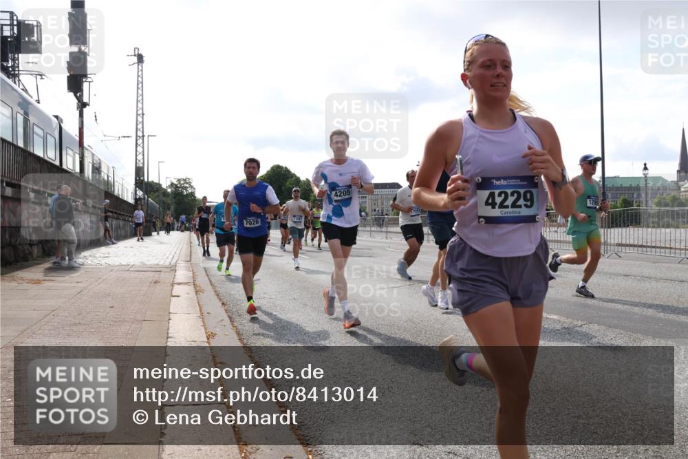 29.06.2025 - hella hamburg halbmarathon Lena Gebhardt http://msf.ph/oto/8413014 29.06.2025 09:50:34 Lombardsbrücke 11281, 7026, 4205, 4229, 1209, 1209, 1358, 1675, 1688, 1697, 1700, 1803, 1882, 2546, 2568, 2675, 2719, 2826, 3332, 3626, 4205, 4229, 4380, 4398, 4823, 4893, 5409, 5436, 5472, 5506, 5508, 5745, 5752, 5791, 5803, 5916, 6080, 6458, 6529, 6649, 6686, 6687, 6704, 7026, 7774, 8450, 8958, 9017, 9116, 9302, 9365, 9711, 10064, 10218, 10783, 10894, 10922, 11281, 11284, 11305, 11379, 11767, 12292, 12540, 12554, 12895, 13725 meine-sportfotos.de