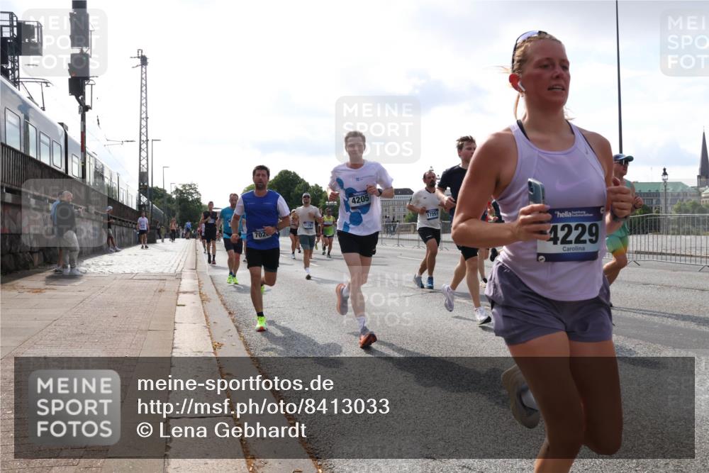 29.06.2025 - hella hamburg halbmarathon Lena Gebhardt http://msf.ph/oto/8413033 29.06.2025 09:50:34 Lombardsbrücke 11281, 702, 4205, 17251, 4229, 1209, 1358, 1675, 1688, 1697, 1700, 1803, 1882, 2546, 2568, 2675, 2719, 2826, 3332, 3626, 4205, 4229, 4380, 4398, 4823, 4893, 5409, 5436, 5472, 5506, 5508, 5745, 5752, 5791, 5803, 5916, 6080, 6458, 6529, 6649, 6686, 6687, 6704, 7026, 7774, 8450, 8958, 9017, 9116, 9302, 9365, 9711, 10064, 10218, 10783, 10894, 10922, 11281, 11284, 11305, 11379, 11767, 12292, 12540, 12554, 12895, 13725 meine-sportfotos.de