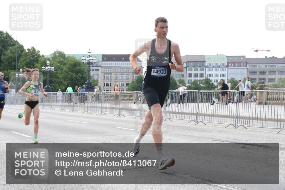 29.06.2025 - hella hamburg halbmarathon Lena Gebhardt http://msf.ph/oto/8413067 29.06.2025 09:39:49 Lombardsbrücke 44, 53, 14933, 51, 53, 2144, 2659, 3720, 4524, 6380, 6699, 11342, 11678, 13016, 14717, 14932, 14933, 15166, 16120, 16548, 17402, 18694, 18848, 19072, 19108 meine-sportfotos.de