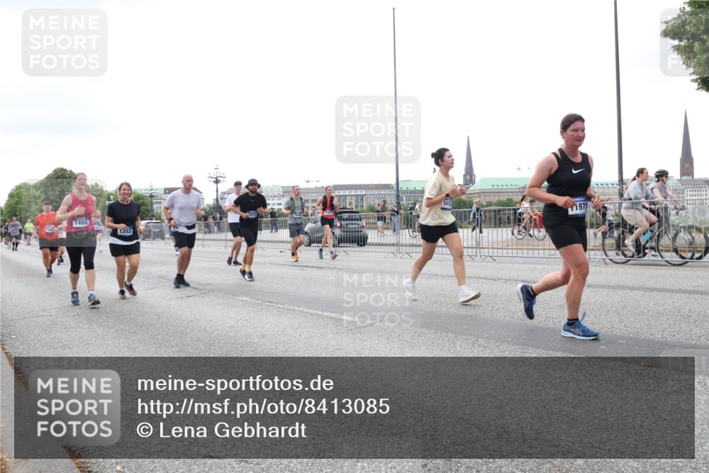 29.06.2025 - hella hamburg halbmarathon Lena Gebhardt http://msf.ph/oto/8413085 29.06.2025 10:51:18 Lombardsbrücke 1404, 1203, 14152, 1971, 1129, 1203, 1208, 1404, 1478, 1617, 1997, 2202, 2308, 2358, 2380, 2484, 2485, 2736, 2778, 2859, 3934, 4156, 4652, 4713, 4748, 4771, 4808, 4848, 4878, 4920, 5286, 5289, 5357, 5394, 5530, 5716, 5717, 6091, 6945, 6954, 6961, 7012, 7141, 7769, 7770, 7771, 7825, 7841, 7871, 7992, 8040, 8125, 8200, 8410, 8672, 8779, 8986, 9166, 9167, 9582, 9583, 9763, 10029, 10496, 10552, 10614, 10636, 11034, 11052, 11252, 11268, 11575, 11577, 14534 meine-sportfotos.de