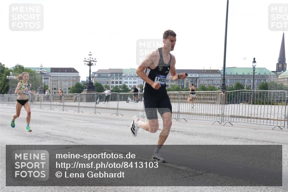 29.06.2025 - hella hamburg halbmarathon Lena Gebhardt http://msf.ph/oto/8413103 29.06.2025 09:39:49 Lombardsbrücke 14933, 51, 53, 2144, 2659, 3720, 4524, 6380, 6699, 11342, 11678, 13016, 14717, 14932, 14933, 15166, 16120, 16548, 17402, 18694, 18848, 19072, 19108 meine-sportfotos.de