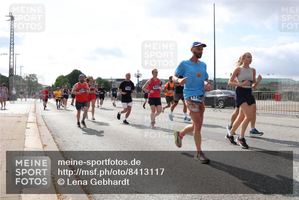 29.06.2025 - hella hamburg halbmarathon Lena Gebhardt http://msf.ph/oto/8413117 29.06.2025 10:04:44 Lombardsbrücke 6311, 10834, 10709, 17434, 1126, 1213, 1316, 1347, 1377, 1559, 1674, 2011, 2463, 2628, 2698, 2852, 3994, 4146, 4293, 4394, 4538, 4587, 4951, 5354, 5365, 5869, 5976, 6311, 6709, 7302, 8049, 8217, 9019, 9489, 10100, 10213, 10709, 10834, 10962, 11088, 11551, 11595, 12125, 12924, 12998, 13242, 13533, 13625, 14340, 14436, 14917, 15532, 16128, 16134, 16145, 16357, 16579, 16753, 16989, 16995, 17071, 17112, 17113, 17434, 17814, 17818 meine-sportfotos.de