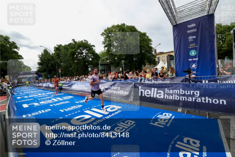 29.06.2025 - hella hamburg halbmarathon Zöllner http://msf.ph/oto/8413148 29.06.2025 10:24:03 Ziel 11194, 13440, 14753 meine-sportfotos.de