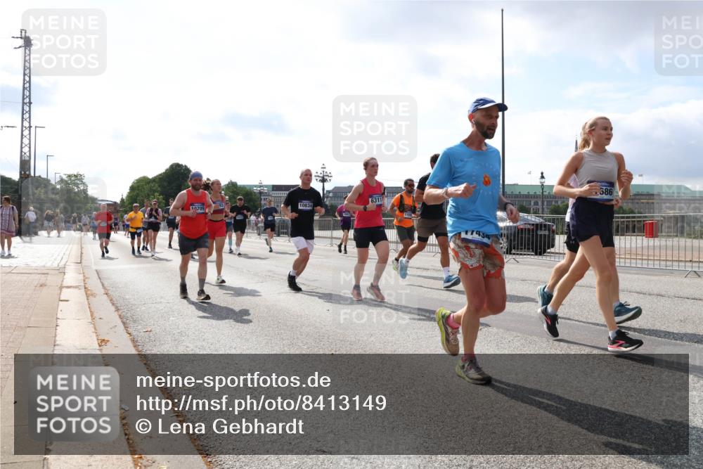 29.06.2025 - hella hamburg halbmarathon Lena Gebhardt http://msf.ph/oto/8413149 29.06.2025 10:04:45 Lombardsbrücke 10709, 10834, 6311, 1743, 586, 1126, 1213, 1316, 1347, 1377, 1559, 1674, 2011, 2424, 2463, 2628, 2698, 2852, 3994, 4146, 4293, 4394, 4538, 4587, 4951, 5354, 5365, 5869, 6311, 6709, 7302, 8049, 8217, 9019, 9489, 10100, 10213, 10709, 10834, 10962, 11088, 11551, 11595, 12125, 12924, 12998, 13242, 13533, 13625, 14340, 14436, 14917, 15532, 16128, 16134, 16145, 16357, 16579, 16753, 16989, 16995, 17071, 17112, 17113, 17434, 17814, 17818 meine-sportfotos.de
