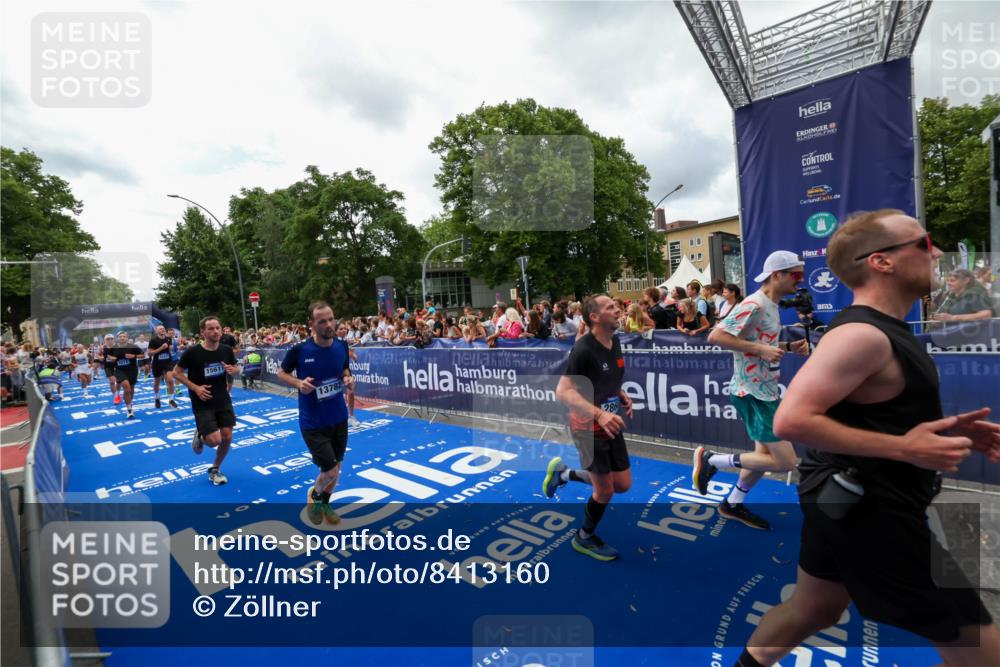 29.06.2025 - hella hamburg halbmarathon Zöllner http://msf.ph/oto/8413160 29.06.2025 10:47:28 Ziel 51, 1012, 2274, 2839, 2864, 2869, 3304, 5024, 5532, 5650, 8693, 8852, 9305, 10423, 11077, 11491, 11518, 13782, 14722, 15350, 15611, 15923, 16089, 16819, 17846, 18758, 18974 meine-sportfotos.de