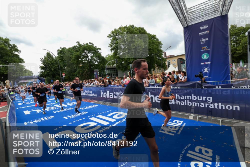 29.06.2025 - hella hamburg halbmarathon Zöllner http://msf.ph/oto/8413192 29.06.2025 10:47:29 Ziel 51, 1012, 1592, 2274, 2839, 2864, 2869, 2953, 3304, 5532, 5650, 8693, 8852, 9305, 10423, 11021, 11077, 11491, 13782, 15350, 15611, 15923, 16089, 16819, 17846, 17905, 18758, 18974 meine-sportfotos.de