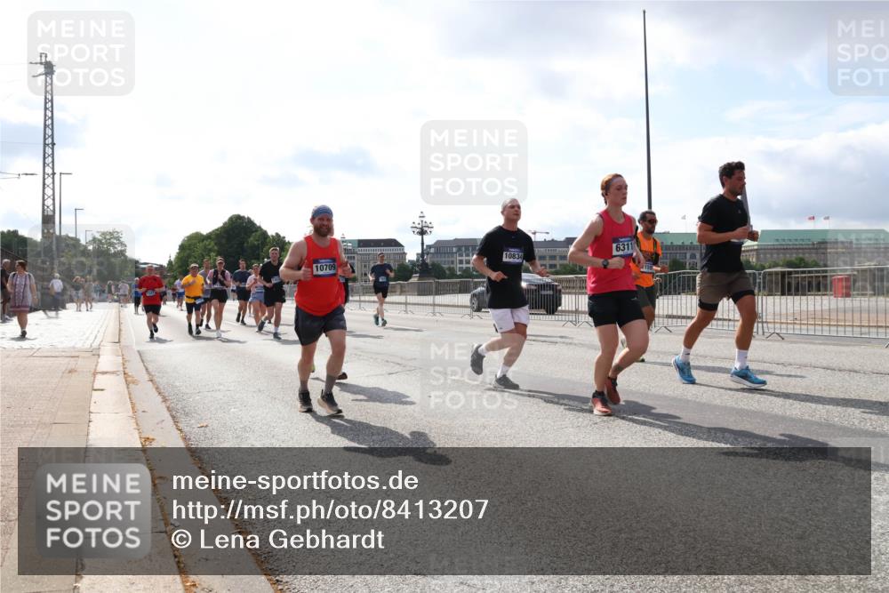 29.06.2025 - hella hamburg halbmarathon Lena Gebhardt http://msf.ph/oto/8413207 29.06.2025 10:04:45 Lombardsbrücke 10709, 10834, 6311, 1126, 1213, 1316, 1347, 1377, 1559, 1674, 2011, 2424, 2463, 2628, 2698, 2852, 3994, 4146, 4293, 4394, 4538, 4587, 4951, 5354, 5365, 5869, 6311, 6709, 7302, 8049, 8217, 9019, 9489, 10100, 10213, 10709, 10834, 10962, 11088, 11551, 11595, 12125, 12924, 12998, 13242, 13533, 13625, 14340, 14436, 14917, 15532, 16128, 16134, 16145, 16357, 16579, 16753, 16989, 16995, 17071, 17112, 17113, 17434, 17814, 17818 meine-sportfotos.de