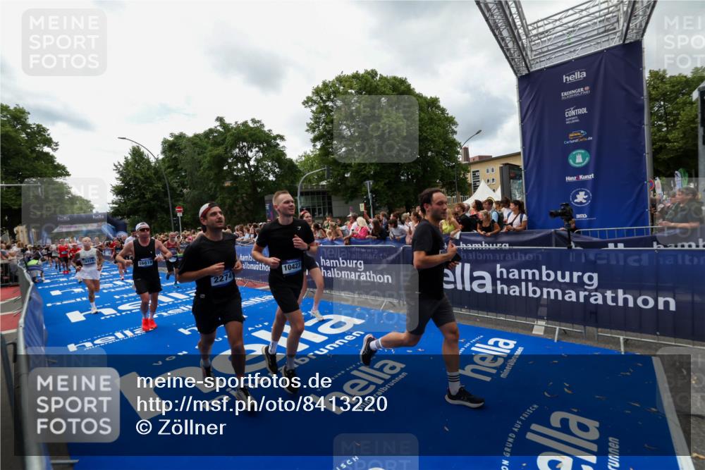 29.06.2025 - hella hamburg halbmarathon Zöllner http://msf.ph/oto/8413220 29.06.2025 10:47:30 Ziel 51, 1012, 1592, 2274, 2839, 2869, 2953, 3304, 5532, 5650, 8693, 8852, 9305, 10423, 11021, 11077, 11491, 12870, 15350, 15923, 16089, 16819, 17846, 17905, 18758, 18974 meine-sportfotos.de