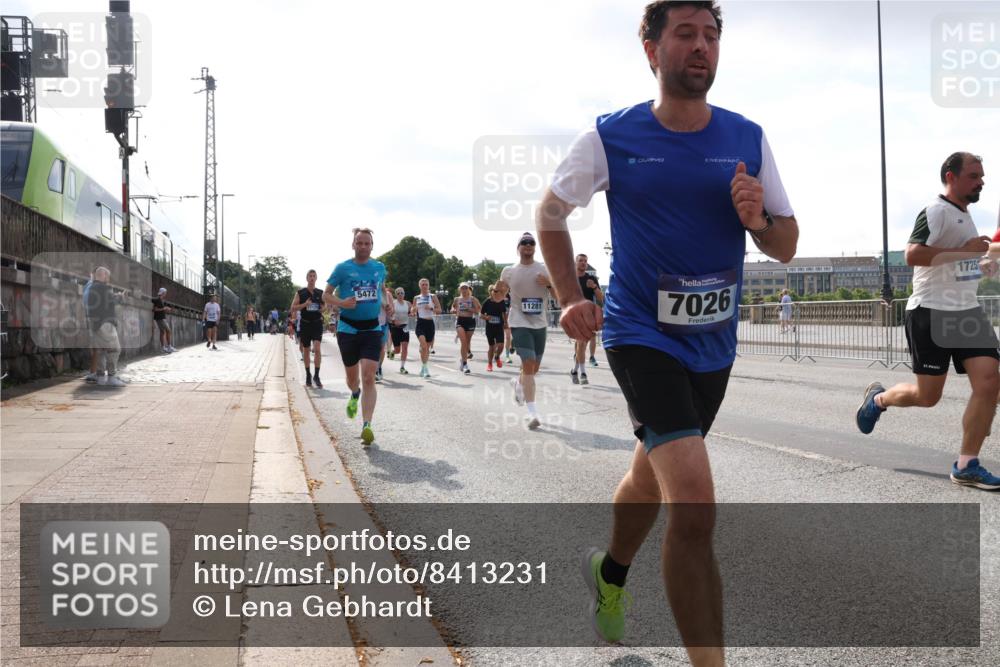 29.06.2025 - hella hamburg halbmarathon Lena Gebhardt http://msf.ph/oto/8413231 29.06.2025 09:50:35 Lombardsbrücke 5472, 11281, 7026, 1725, 1209, 1358, 1675, 1688, 1697, 1700, 1803, 1882, 2546, 2568, 2675, 2719, 2826, 3056, 3332, 3626, 4205, 4229, 4380, 4398, 4823, 4893, 5026, 5409, 5436, 5472, 5506, 5508, 5745, 5752, 5791, 5803, 5916, 6080, 6458, 6529, 6649, 6686, 6687, 6704, 7026, 7774, 8450, 8958, 9017, 9116, 9302, 9365, 9711, 10064, 10218, 10783, 10894, 10922, 11281, 11284, 11305, 11379, 11767, 12292, 12540, 12554, 12895, 13725 meine-sportfotos.de