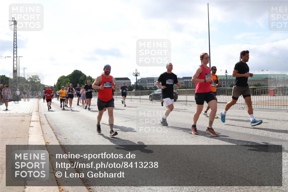 29.06.2025 - hella hamburg halbmarathon Lena Gebhardt http://msf.ph/oto/8413238 29.06.2025 10:04:45 Lombardsbrücke 10709, 10834, 6311, 1155, 1126, 1213, 1316, 1347, 1377, 1559, 1674, 2011, 2424, 2463, 2628, 2698, 2852, 3994, 4146, 4293, 4394, 4538, 4587, 4951, 5354, 5365, 5869, 6311, 6709, 7302, 8049, 8217, 9019, 9489, 10100, 10213, 10709, 10834, 10962, 11088, 11551, 11595, 12125, 12924, 12998, 13242, 13533, 13625, 14340, 14436, 14917, 15532, 16128, 16134, 16145, 16357, 16579, 16753, 16989, 16995, 17071, 17112, 17113, 17434, 17814, 17818 meine-sportfotos.de
