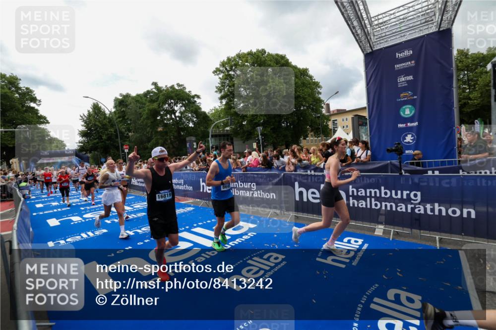 29.06.2025 - hella hamburg halbmarathon Zöllner http://msf.ph/oto/8413242 29.06.2025 10:47:31 Ziel 51, 1012, 1592, 2274, 2839, 2869, 2953, 3304, 5532, 5650, 8234, 8693, 8852, 9305, 10423, 11021, 11077, 11491, 12870, 13223, 13303, 15350, 15479, 15923, 16819, 17846, 17905, 18758, 18974 meine-sportfotos.de